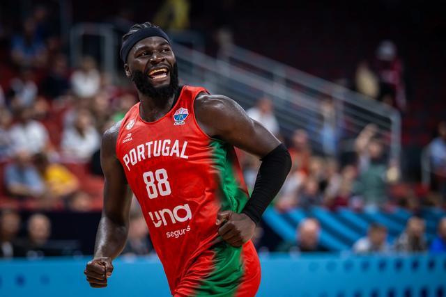 乐鱼体育平台-从被国王扫地出门到绿军夺冠，NBA首位葡萄牙球星的逆袭之路